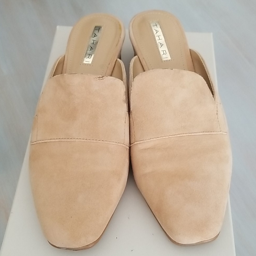 Suede Tahari wedge loafer mules size 6